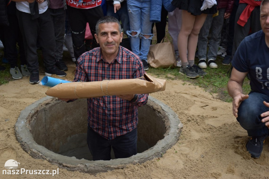 W Straszynie zakopano kapsułę czasu