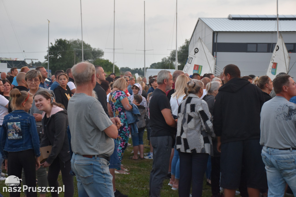Piękni i Młodzi zagrali w Błotniku