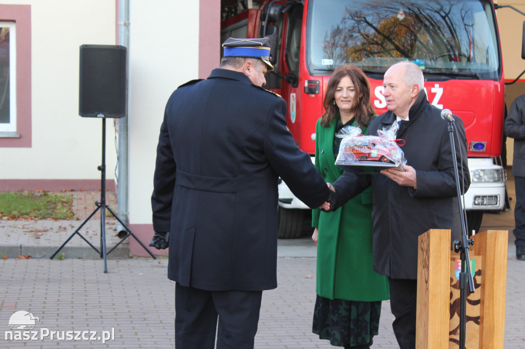 OSP w Cedrach Wielkich już oficjalnie ma nowy wóz!