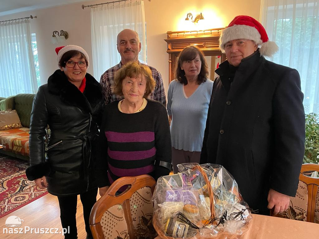 Święty Mikołaj odwiedził seniorów w Cedrach