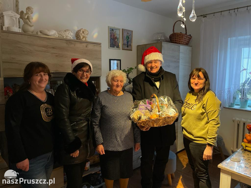 Święty Mikołaj odwiedził seniorów w Cedrach