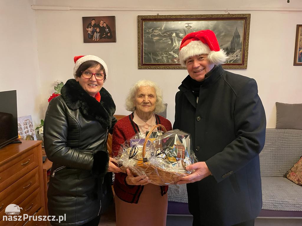 Święty Mikołaj odwiedził seniorów w Cedrach