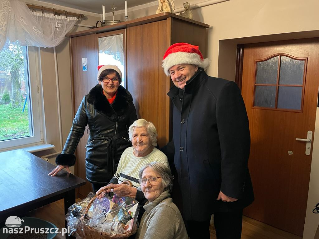 Święty Mikołaj odwiedził seniorów w Cedrach