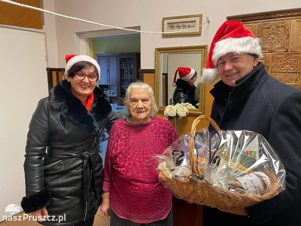 Święty Mikołaj odwiedził seniorów w Cedrach