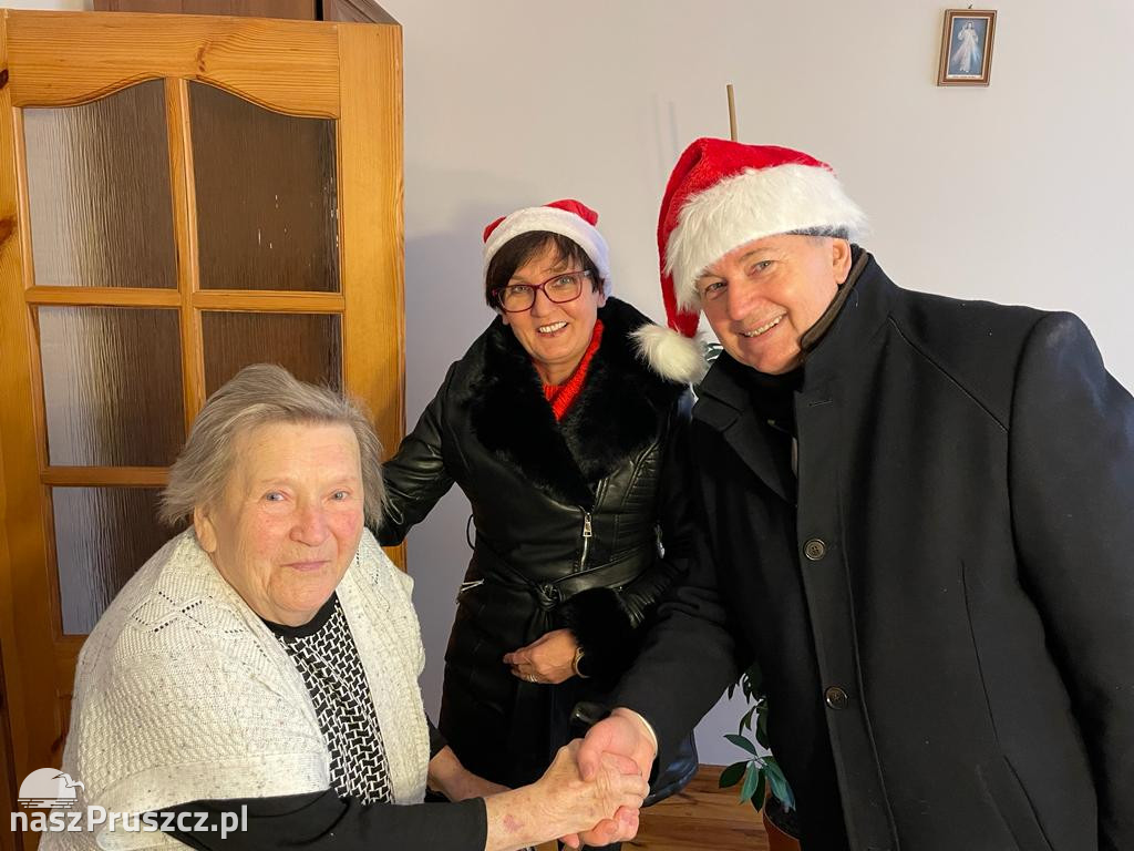 Święty Mikołaj odwiedził seniorów w Cedrach