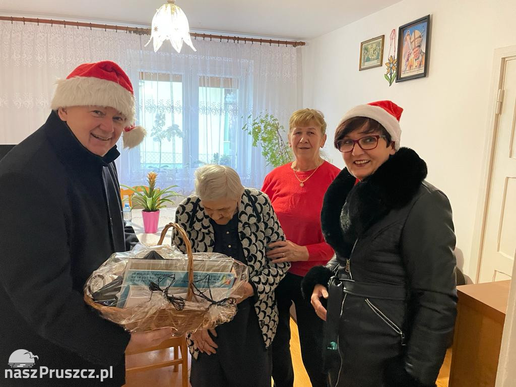 Święty Mikołaj odwiedził seniorów w Cedrach