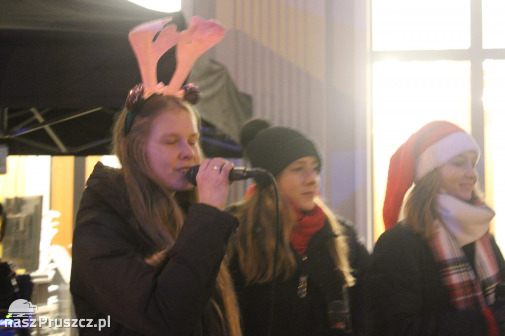 Świąteczna choinka zabłysnęła przed Urzędem Miasta