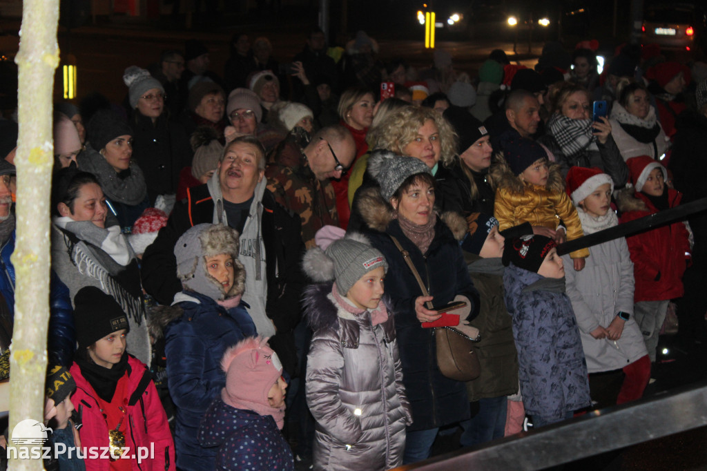 Świąteczna choinka zabłysnęła przed Urzędem Miasta