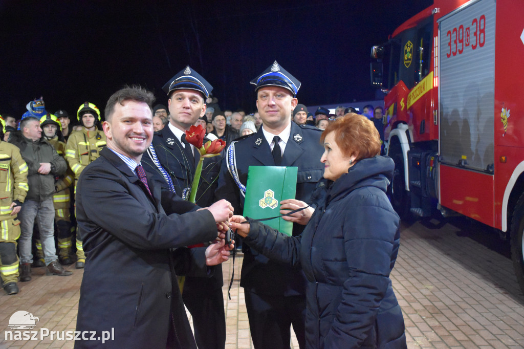 OSP Pszczółki ma nowy wóz!