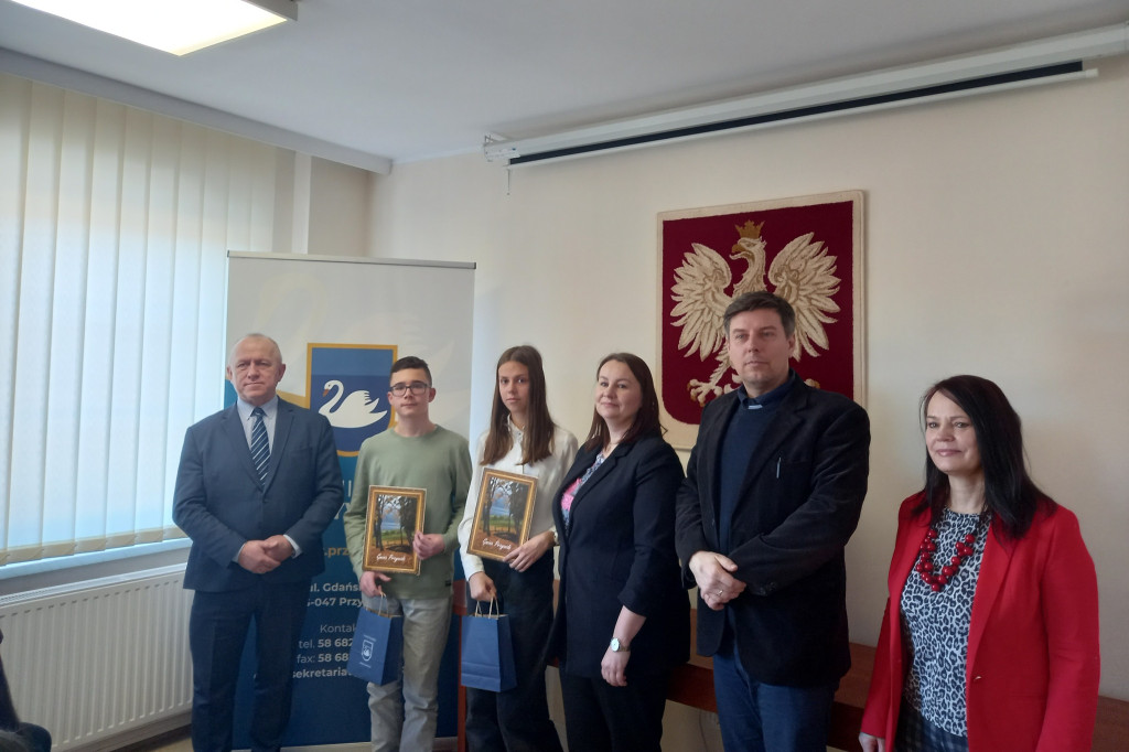 Wójt gminy Przywidz wręczył stypendia naukowe