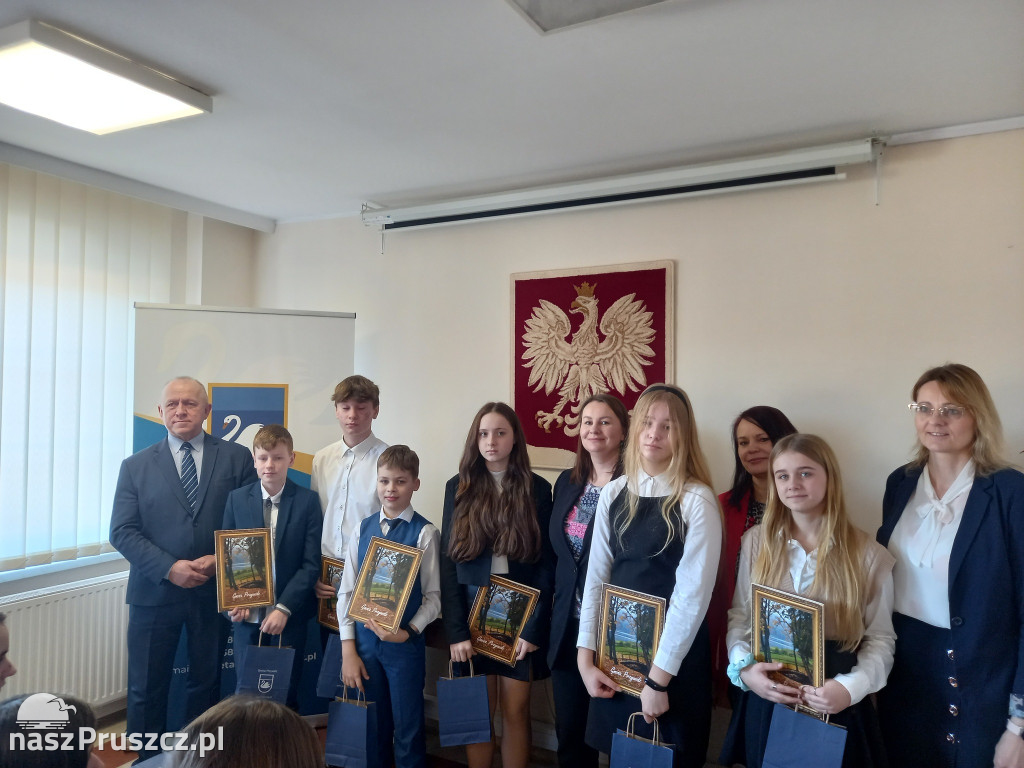 Wójt gminy Przywidz wręczył stypendia naukowe