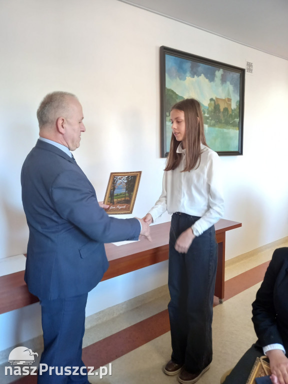 Wójt gminy Przywidz wręczył stypendia naukowe