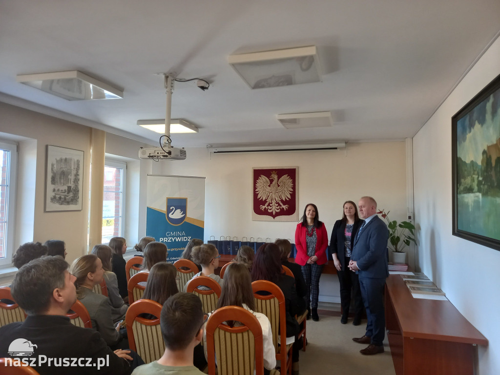 Wójt gminy Przywidz wręczył stypendia naukowe