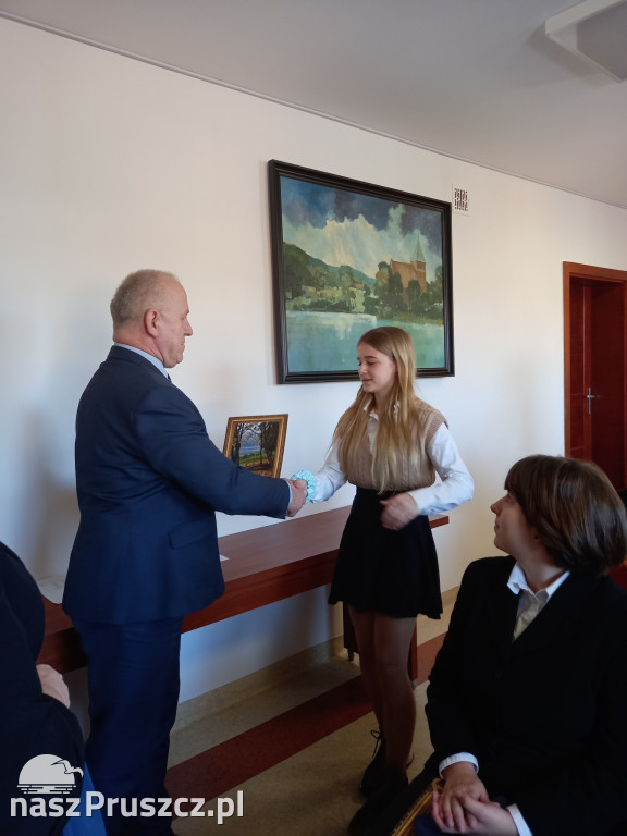 Wójt gminy Przywidz wręczył stypendia naukowe