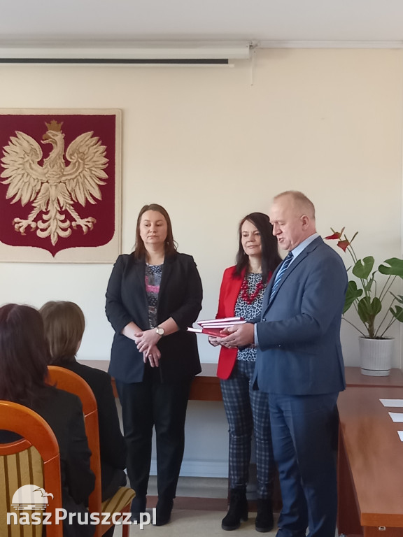 Wójt gminy Przywidz wręczył stypendia naukowe