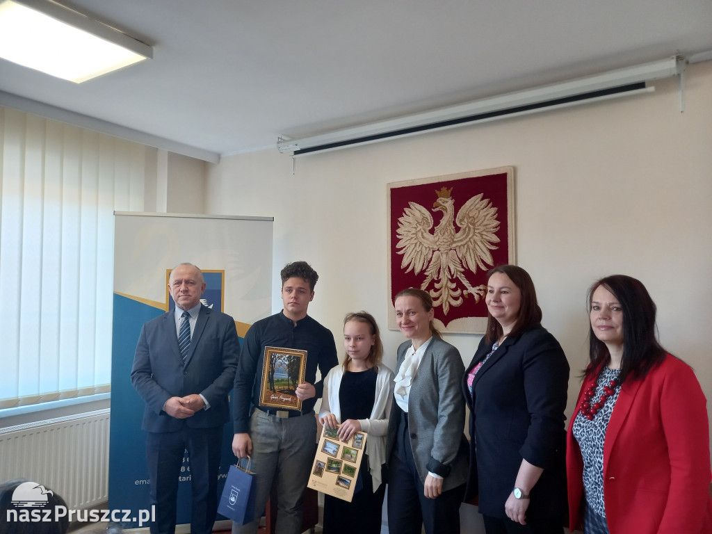 Wójt gminy Przywidz wręczył stypendia naukowe