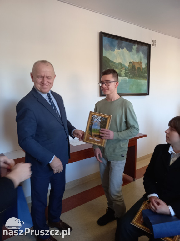 Wójt gminy Przywidz wręczył stypendia naukowe