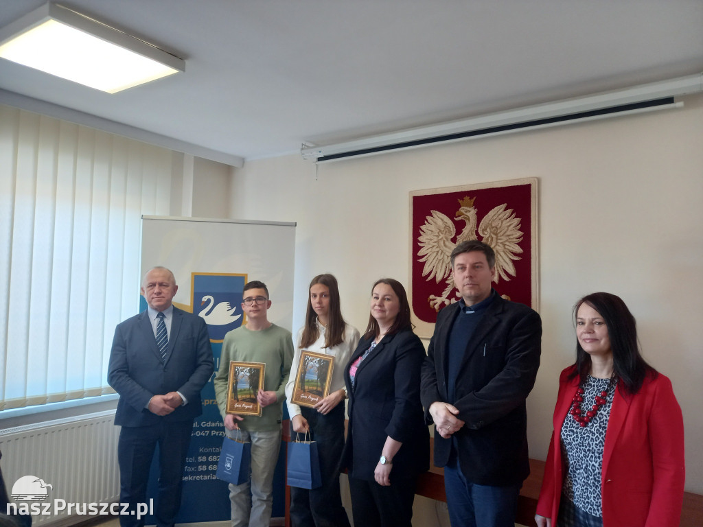 Wójt gminy Przywidz wręczył stypendia naukowe