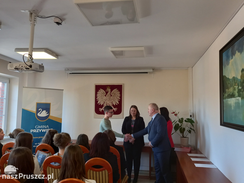 Wójt gminy Przywidz wręczył stypendia naukowe