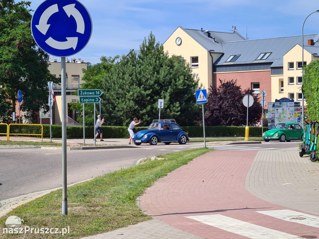 Garbusy przejechały ulicami Kolbud