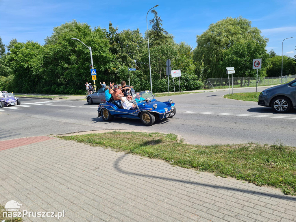 Garbusy przejechały ulicami Kolbud