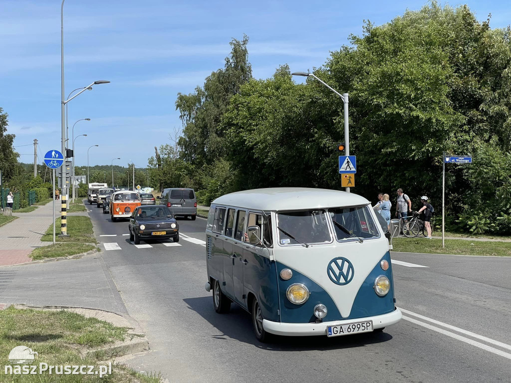 Garbusy przejechały ulicami Kolbud
