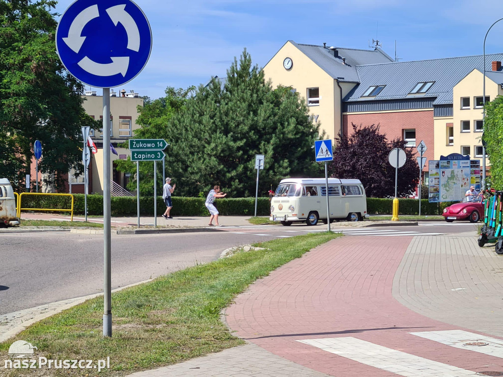 Garbusy przejechały ulicami Kolbud