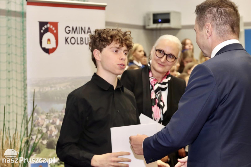 Kolbudy: Wójt wręczył sypendia najlepszym uczniom