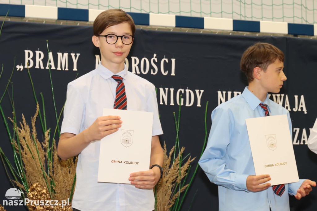 Kolbudy: Wójt wręczył sypendia najlepszym uczniom