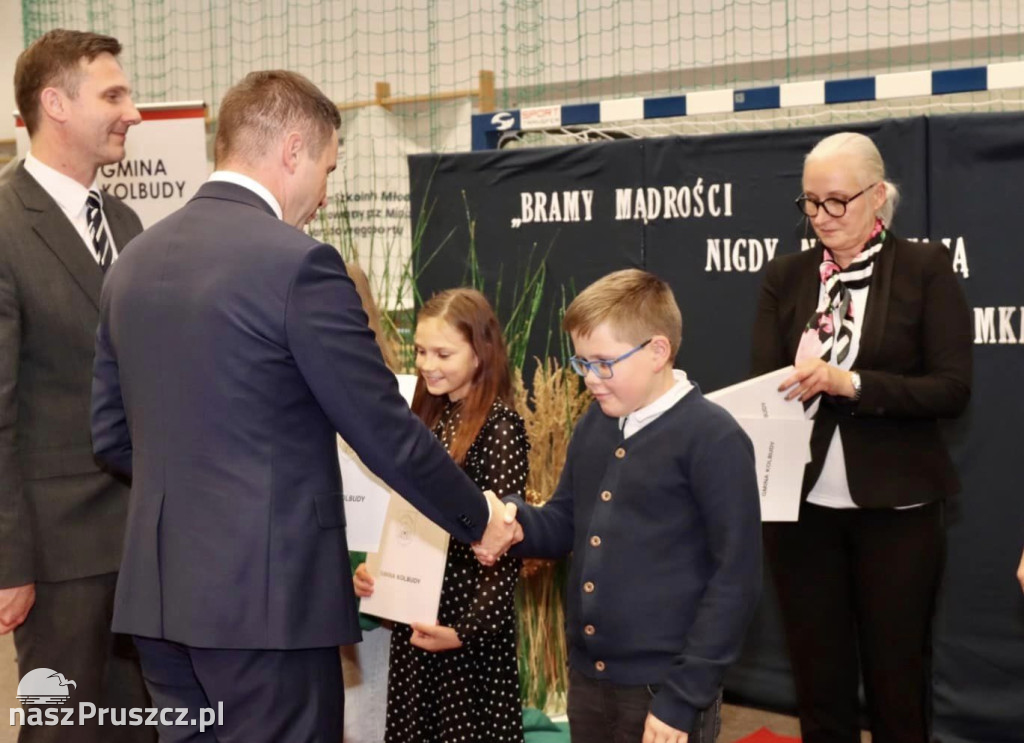 Kolbudy: Wójt wręczył sypendia najlepszym uczniom