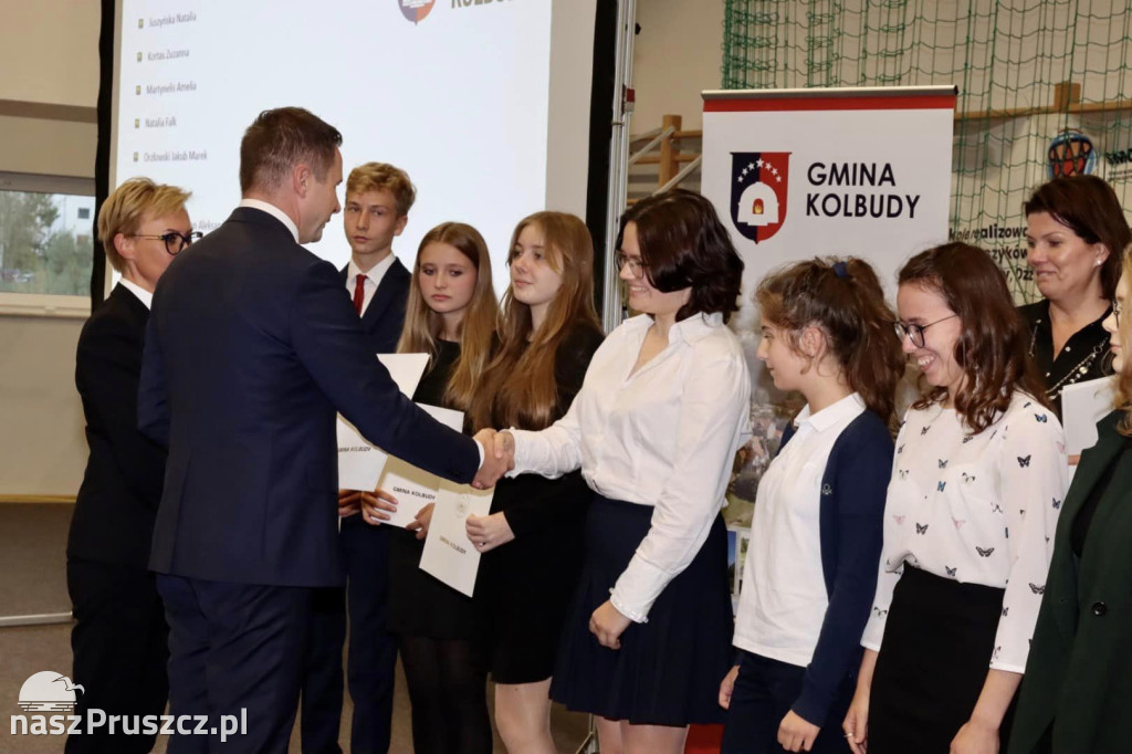 Kolbudy: Wójt wręczył sypendia najlepszym uczniom