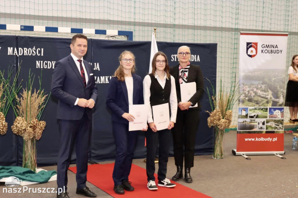 Kolbudy: Wójt wręczył sypendia najlepszym uczniom