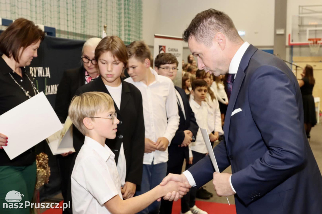 Kolbudy: Wójt wręczył sypendia najlepszym uczniom