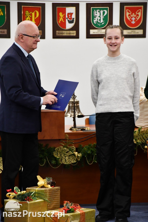 „Powiatowa Kartka Świąteczna I część – kartka bożonarodzeniowa”