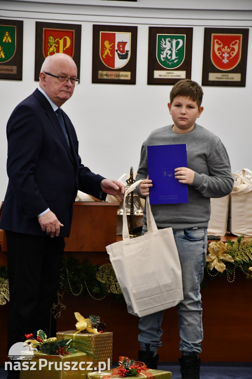 „Powiatowa Kartka Świąteczna I część – kartka bożonarodzeniowa”