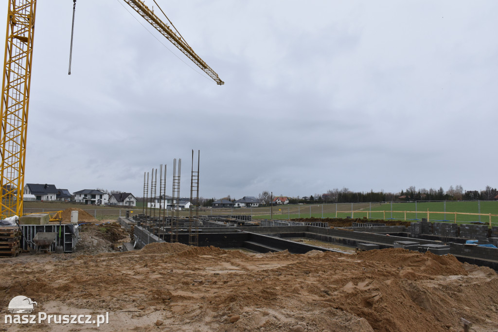 Różyny: wmurowanie kamienia węgielnego pod budowę szkoły