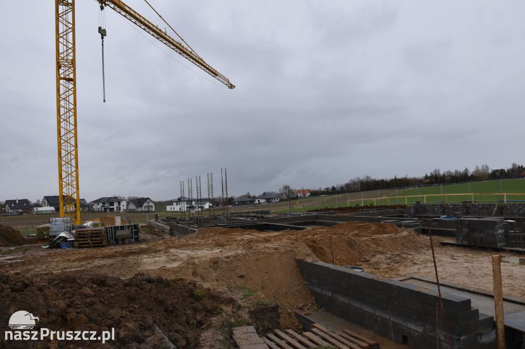 Różyny: wmurowanie kamienia węgielnego pod budowę szkoły