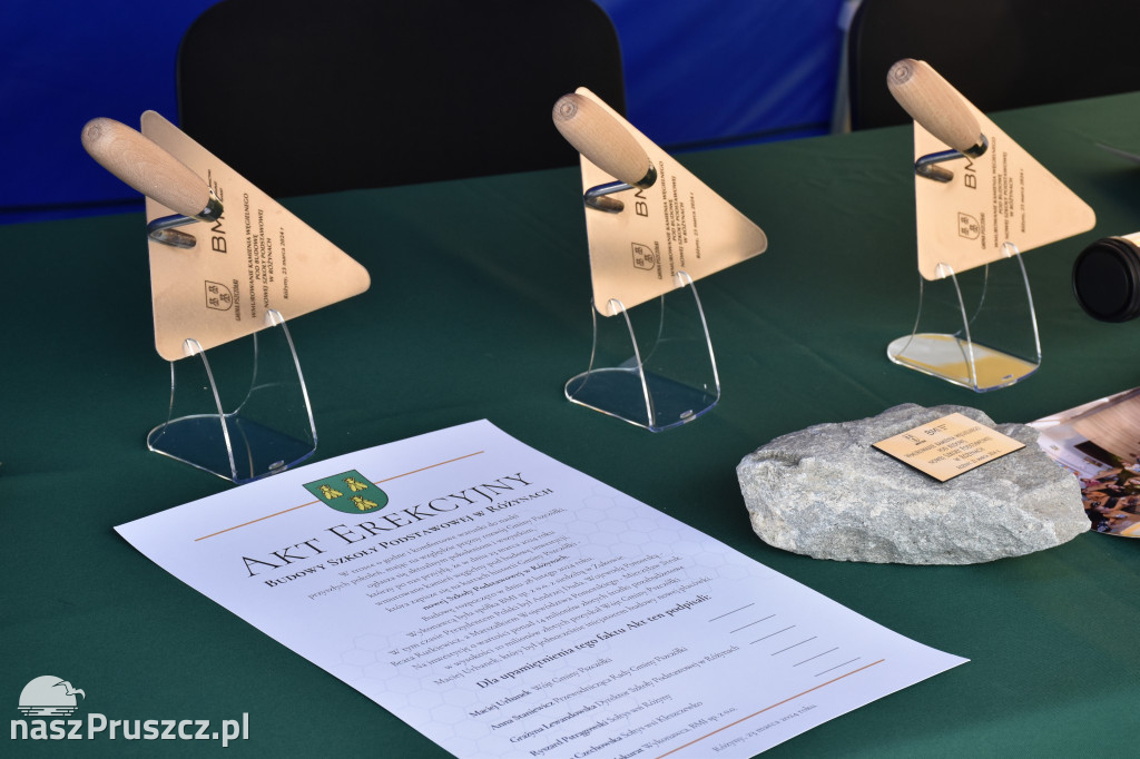 Różyny: wmurowanie kamienia węgielnego pod budowę szkoły