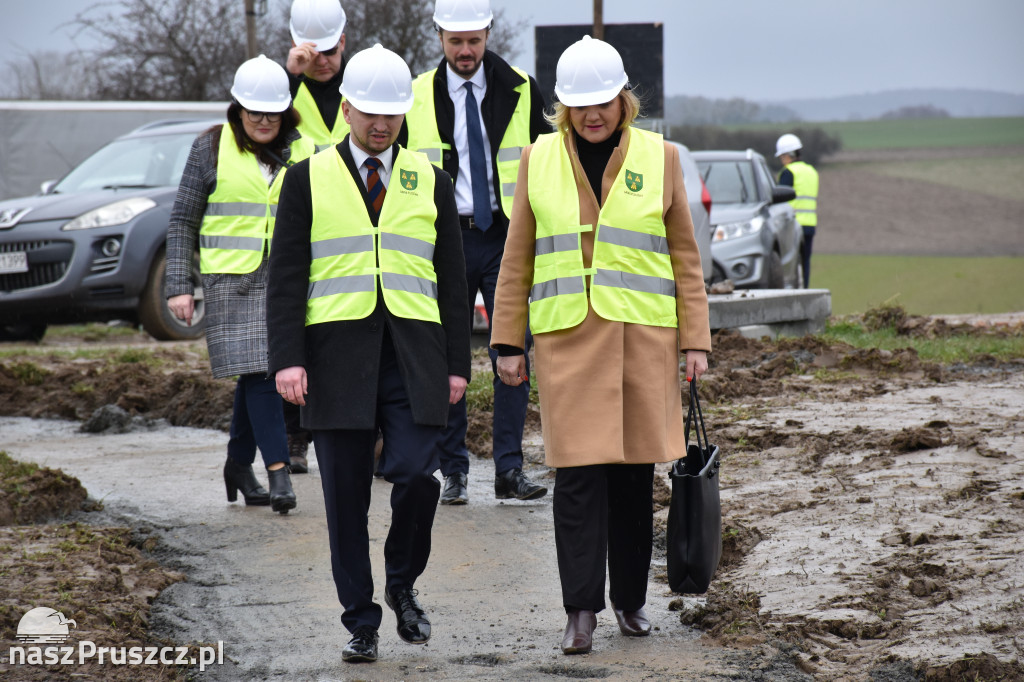 Różyny: wmurowanie kamienia węgielnego pod budowę szkoły