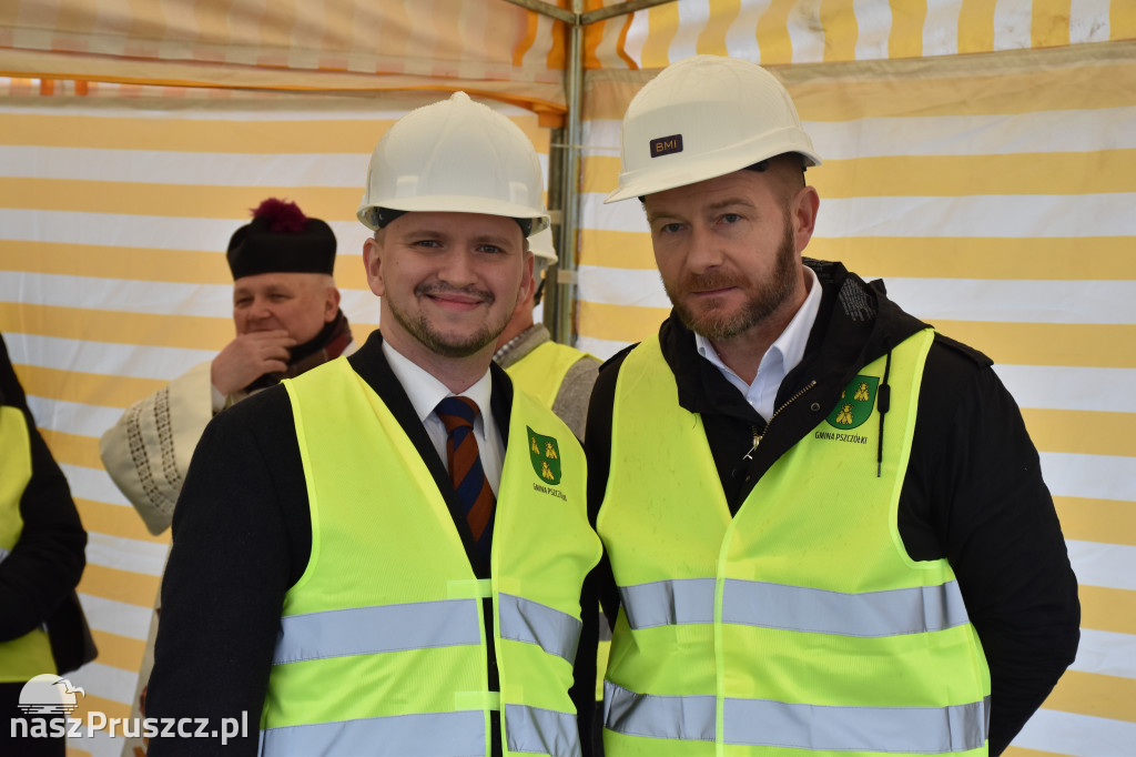 Różyny: wmurowanie kamienia węgielnego pod budowę szkoły