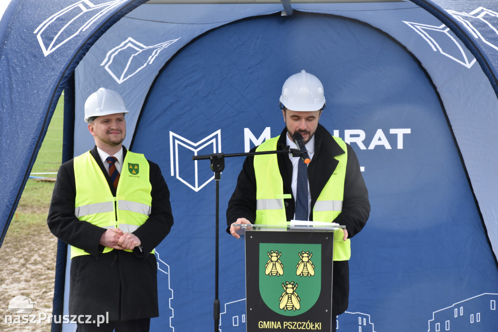 Różyny: wmurowanie kamienia węgielnego pod budowę szkoły