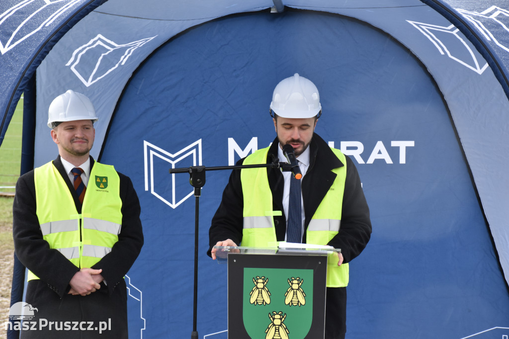 Różyny: wmurowanie kamienia węgielnego pod budowę szkoły