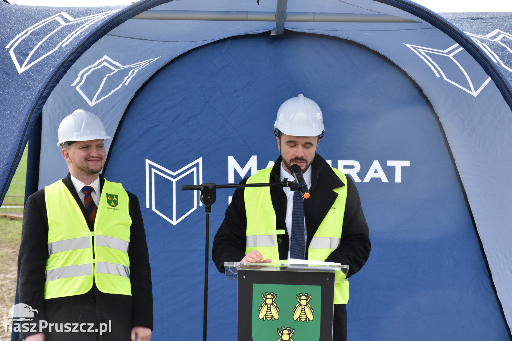 Różyny: wmurowanie kamienia węgielnego pod budowę szkoły