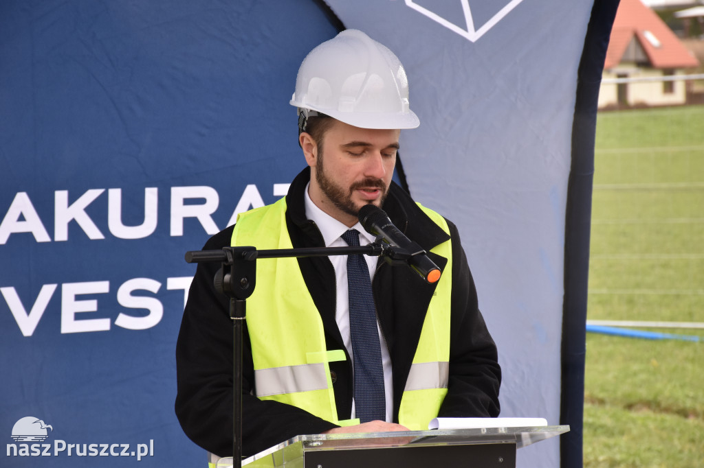Różyny: wmurowanie kamienia węgielnego pod budowę szkoły