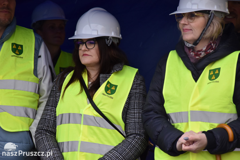 Różyny: wmurowanie kamienia węgielnego pod budowę szkoły