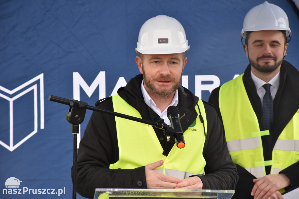 Różyny: wmurowanie kamienia węgielnego pod budowę szkoły