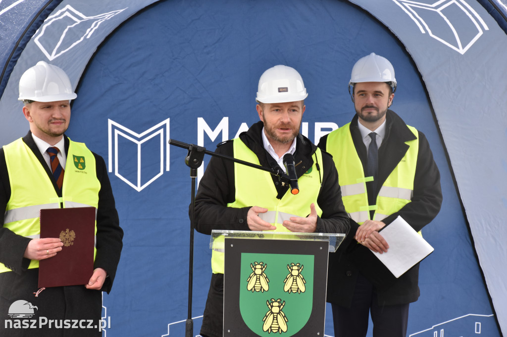 Różyny: wmurowanie kamienia węgielnego pod budowę szkoły