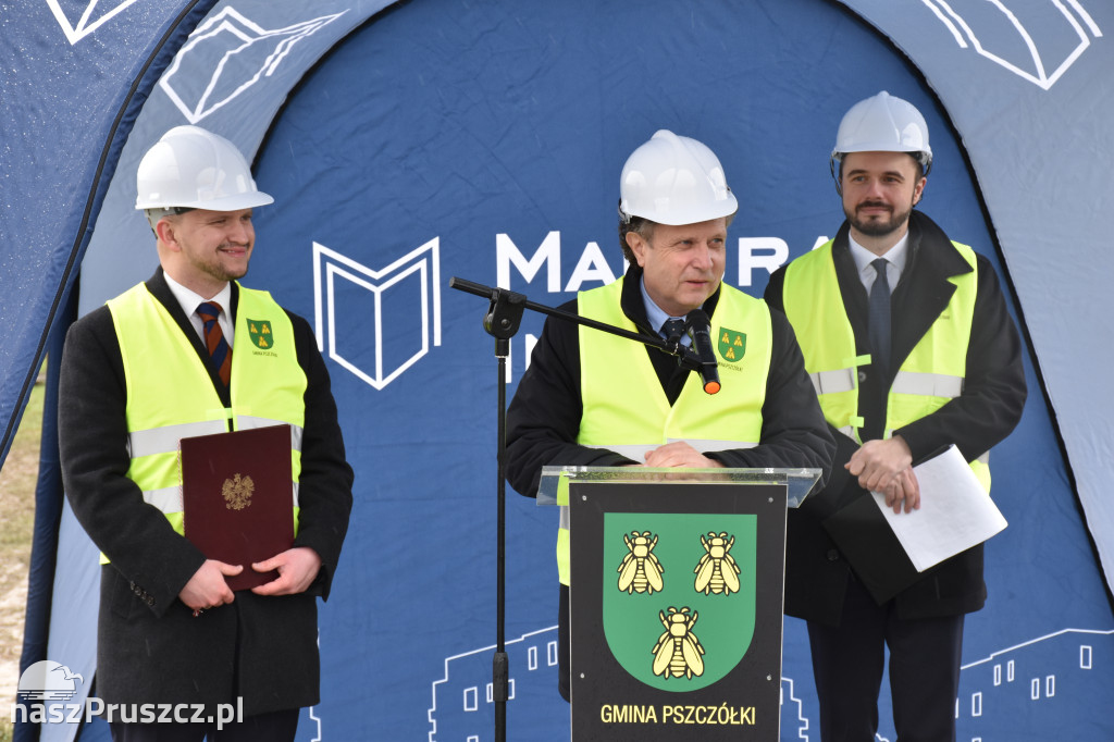 Różyny: wmurowanie kamienia węgielnego pod budowę szkoły