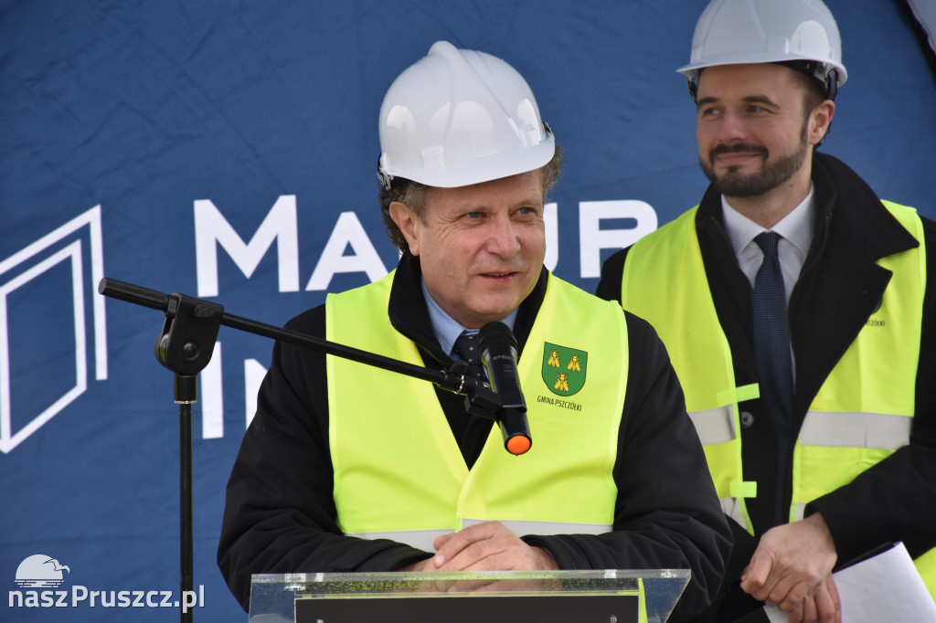 Różyny: wmurowanie kamienia węgielnego pod budowę szkoły