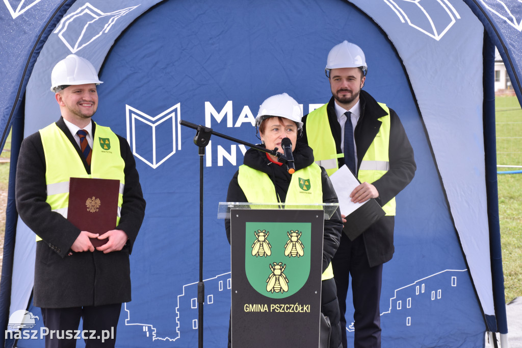Różyny: wmurowanie kamienia węgielnego pod budowę szkoły